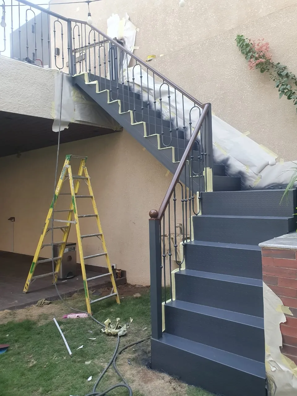 مظلات وسواتر